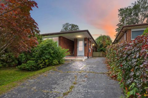 Photo 2 at 265 Woodsworth Road, Windfields, Toronto