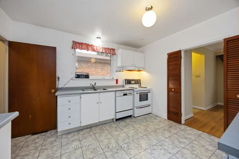 Photo 13 at 265 Woodsworth Road, Windfields, Toronto