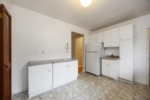 Photo 14 at 265 Woodsworth Road, Windfields, Toronto