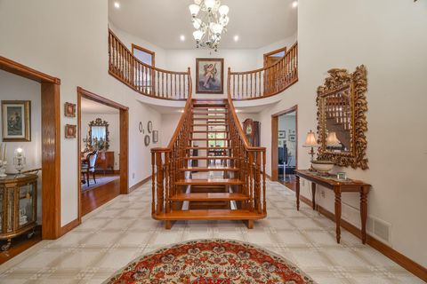 Photo 7 at 160 Millwood Parkway, Vellore Village, Vaughan