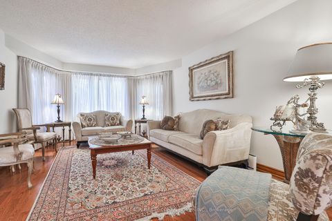 Photo 10 at 160 Millwood Parkway, Vellore Village, Vaughan