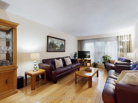 Photo 3 at 14 Chalet Road, Pleasant View, Toronto