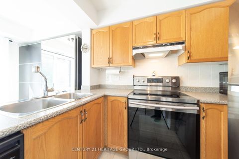 Photo 7 at 303 - 211 Randolph Road, Leaside, Toronto