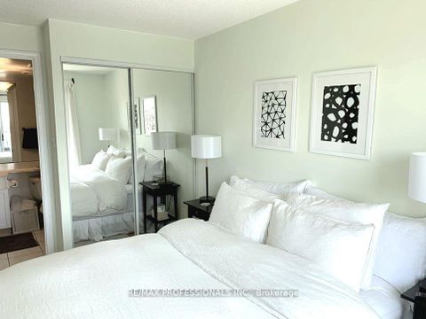 Photo 7 at 1028 - 600 Queens Quay, Waterfront Communities C1, Toronto