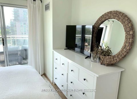 Photo 8 at 1028 - 600 Queens Quay, Waterfront Communities C1, Toronto