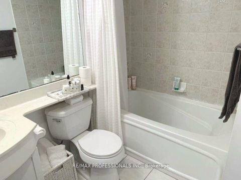 Photo 9 at 1028 - 600 Queens Quay, Waterfront Communities C1, Toronto