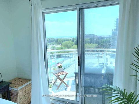 Photo 11 at 1028 - 600 Queens Quay, Waterfront Communities C1, Toronto