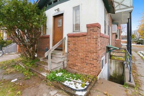 Photo 5 at 115 Parkside Drive, Swansea, Toronto