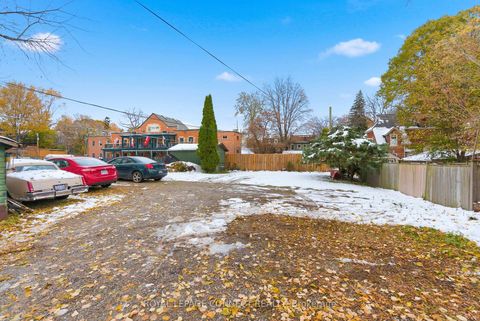 Photo 7 at 115 Parkside Drive, Swansea, Toronto