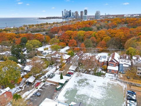 Photo 20 at 115 Parkside Drive, Swansea, Toronto