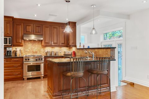 Photo 28 at 14 Dunedin Drive, Kingsway South, Toronto