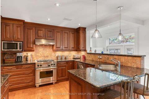 Photo 31 at 14 Dunedin Drive, Kingsway South, Toronto