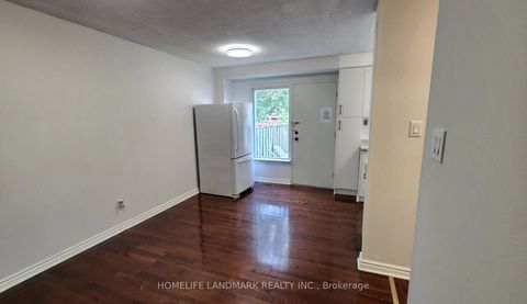 Photo 6 at 6 - 44 Chester Le Boulevard, L'Amoreaux, Toronto