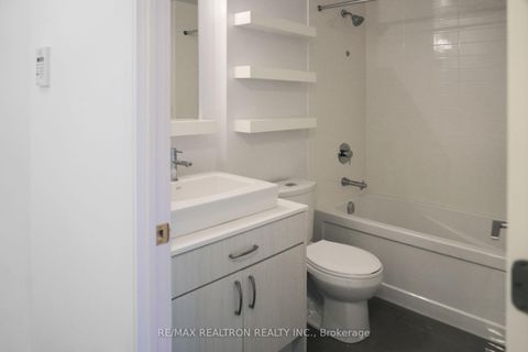 Photo 5 at 2009 - 9201 Yonge Street, Langstaff, Richmond Hill