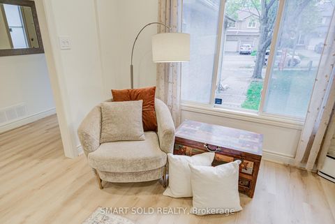 Photo 7 at 47 Colleen Street, Yorkhill, Vaughan