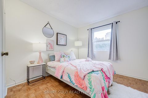 Photo 18 at 47 Colleen Street, Yorkhill, Vaughan