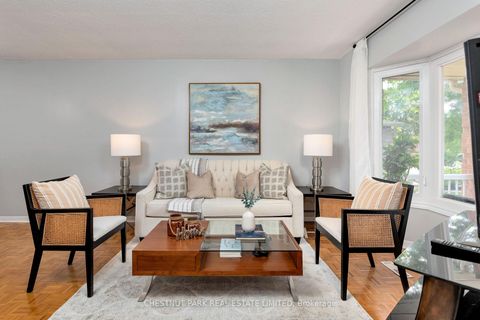 Photo 5 at 138 Largo Crescent, Maple, Vaughan