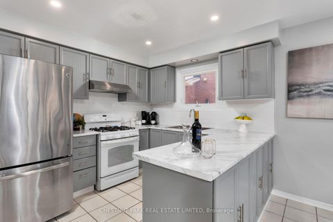 Photo 9 at 138 Largo Crescent, Maple, Vaughan