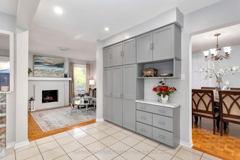 Photo 10 at 138 Largo Crescent, Maple, Vaughan