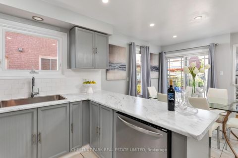 Photo 12 at 138 Largo Crescent, Maple, Vaughan