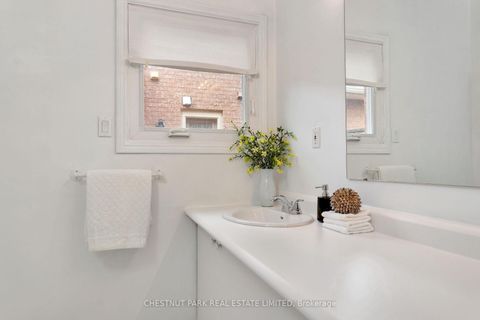 Photo 15 at 138 Largo Crescent, Maple, Vaughan