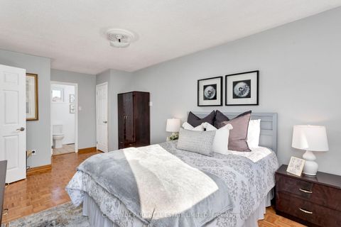 Photo 18 at 138 Largo Crescent, Maple, Vaughan