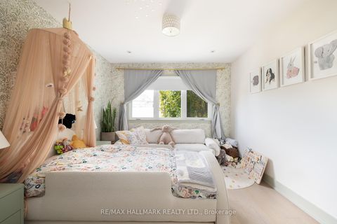 Photo 29 at 18 Foxley Street, Bellwoods, Toronto