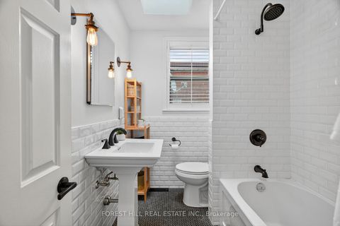 Photo 23 at 133 Ellsworth Avenue, Wychwood, Toronto