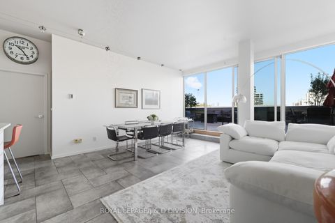 Photo 3 at 610 - 160 Baldwin Street, Chinatown, Toronto