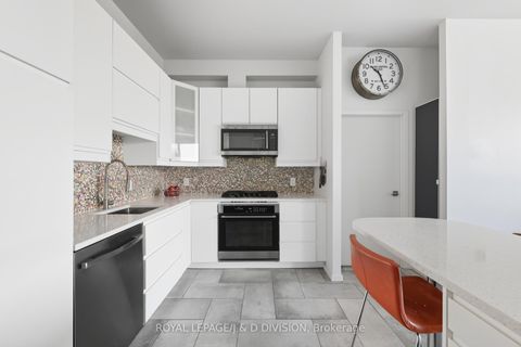 Photo 12 at 610 - 160 Baldwin Street, Chinatown, Toronto