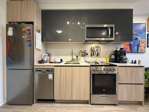 Photo 7 at 610 - 3100 Keele Street, CFB, Toronto