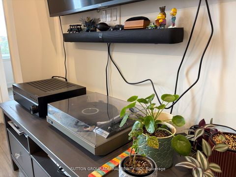 Photo 11 at 610 - 3100 Keele Street, CFB, Toronto