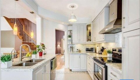 Photo 5 at 17 Oceanview Street, Rouge Woods, Richmond Hill