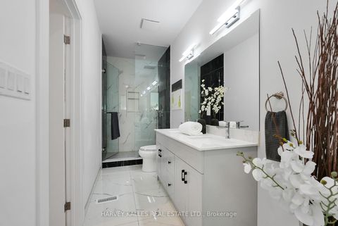 Photo 28 at 253 Albany Avenue, Annex, Toronto