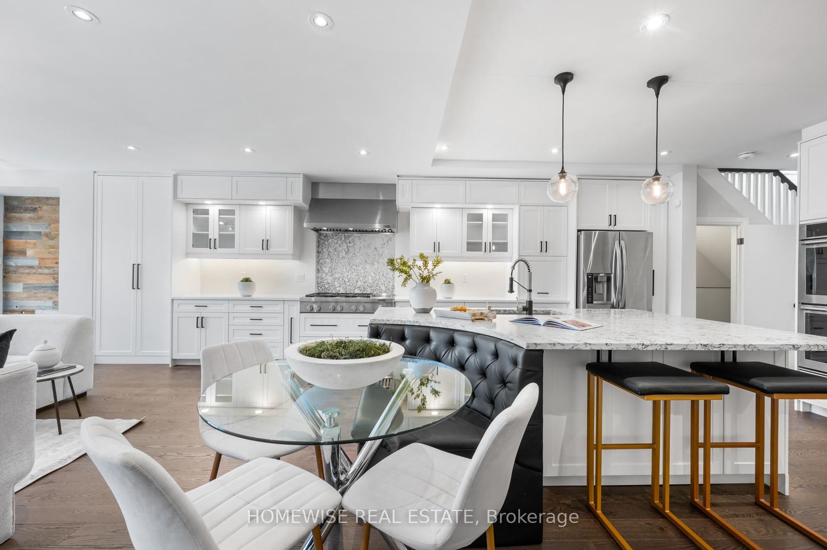 17 Earnscliffe Road, Oakwood Village, Toronto 