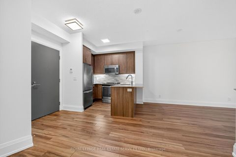 Photo 10 at 308 - 1 Old Mill Drive, Swansea, Toronto