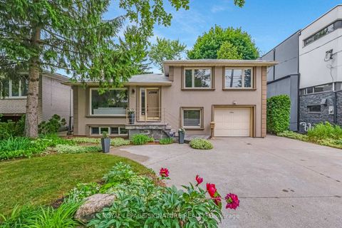 Photo 1 at 16 Revcoe Drive, Newtonbrook East, Toronto