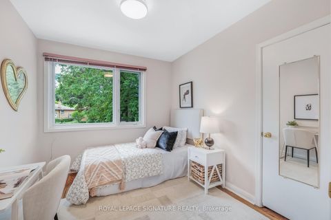 Photo 24 at 16 Revcoe Drive, Newtonbrook East, Toronto