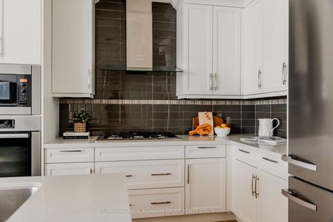 Photo 1 at 202 - 1 Rainsford Road, The Beaches, Toronto