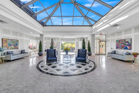 Photo 2 at 408 - 14924 Yonge Street, Aurora Highlands, Aurora