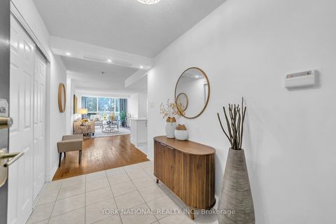 Photo 6 at 408 - 14924 Yonge Street, Aurora Highlands, Aurora