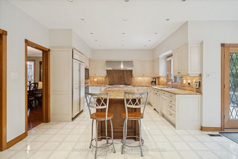 Photo 10 at 8 Old Park Lane, Bayview Hill, Richmond Hill