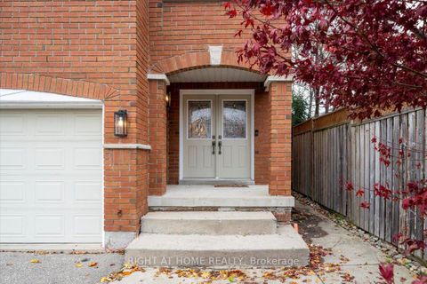 Photo 1 at 139 Monteith Crescent, Maple, Vaughan
