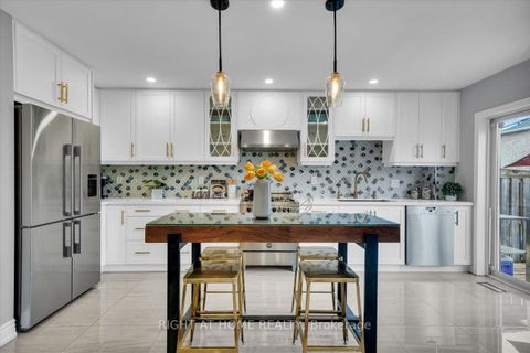 Photo 11 at 139 Monteith Crescent, Maple, Vaughan