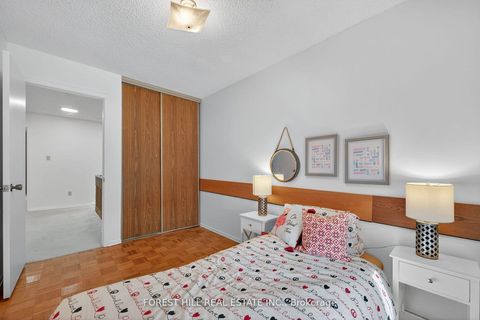 Photo 13 at 38 Carnival Court, Branson, Toronto