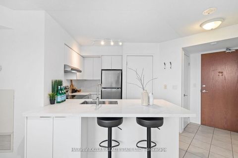 Photo 3 at 1608 - 219 Fort York Boulevard, Niagara, Toronto