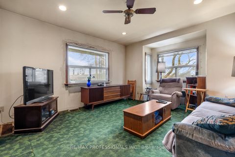 Photo 3 at 16 Cliff Street, Smythe, Toronto