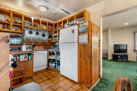 Photo 10 at 16 Cliff Street, Smythe, Toronto