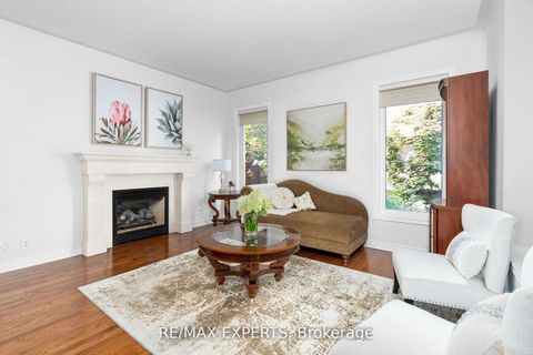 Photo 3 at 170 Ivy Jay Crescent, Bayview Northeast, Aurora