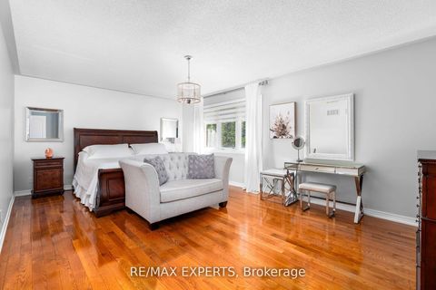 Photo 13 at 170 Ivy Jay Crescent, Bayview Northeast, Aurora